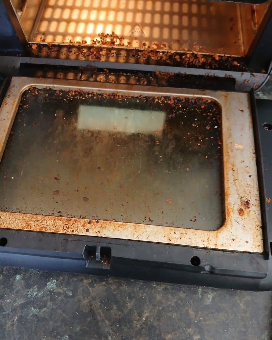 Kitchen Oven before professional cleaning by Arise Property Care